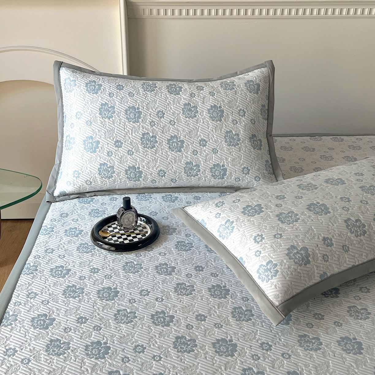 91家纺网 家纺一手货源 找家纺 卡初家居（原微来） 2026新款A类乙纶凉豆豆提花席凉席席子-花影系列 花影-天蓝