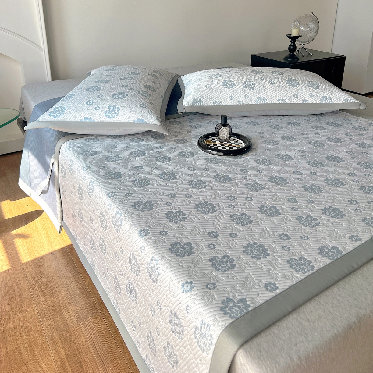 91家纺网 家纺一手货源 找家纺 卡初家居（原微来） 2026新款A类乙纶凉豆豆提花席凉席席子-花影系列 花影-天蓝