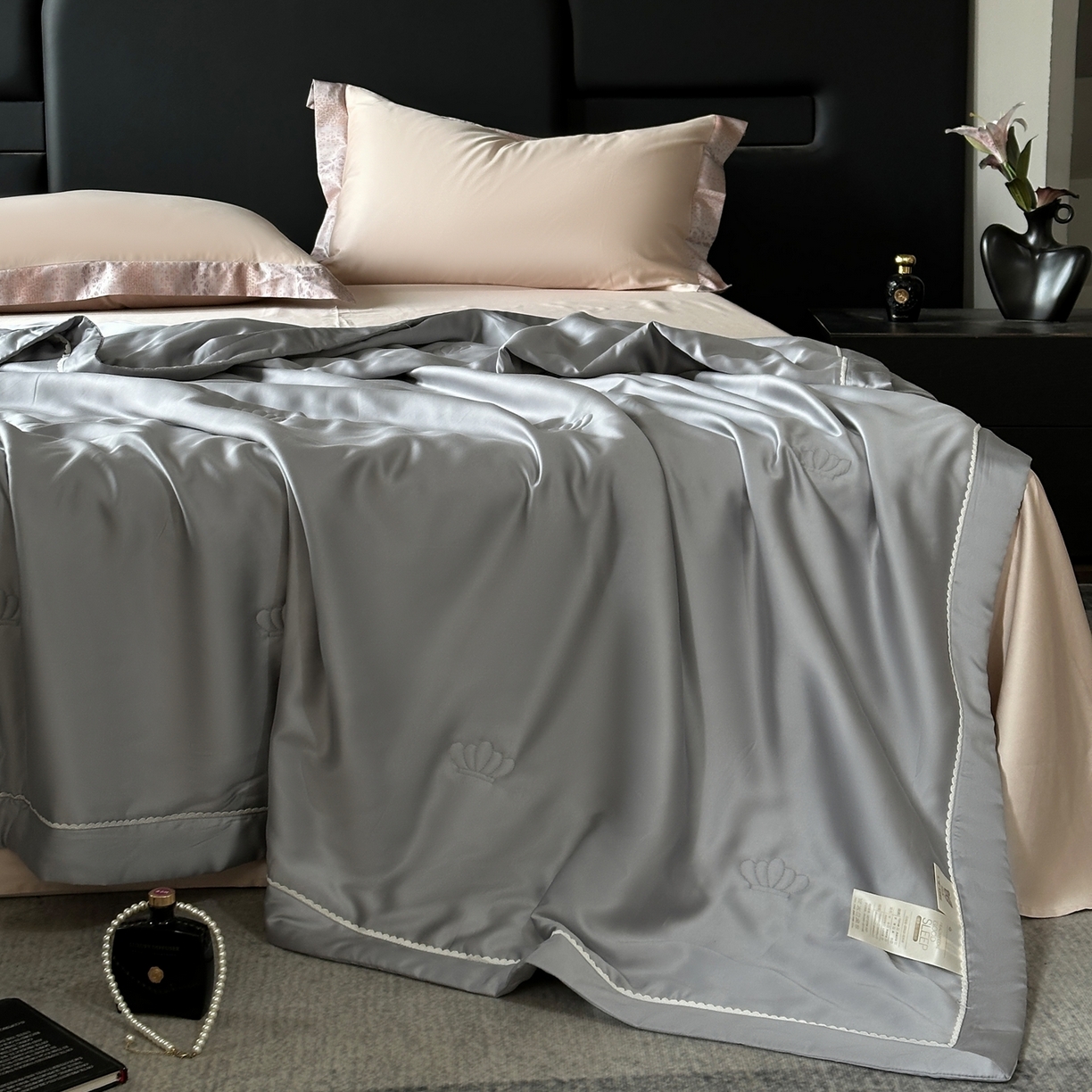 91家纺网 家纺一手货源 找家纺 摩时 2026新款纯色天丝夏被夏凉被空调被 丝悦-烟灰色