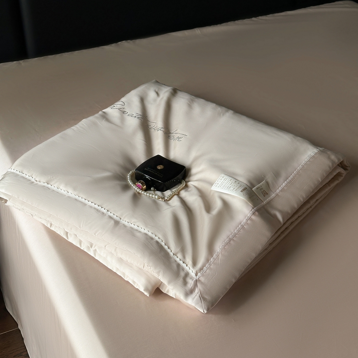 91家纺网 家纺一手货源 找家纺 摩时 2026新款纯色天丝夏被夏凉被空调被 丝悦-燕麦色