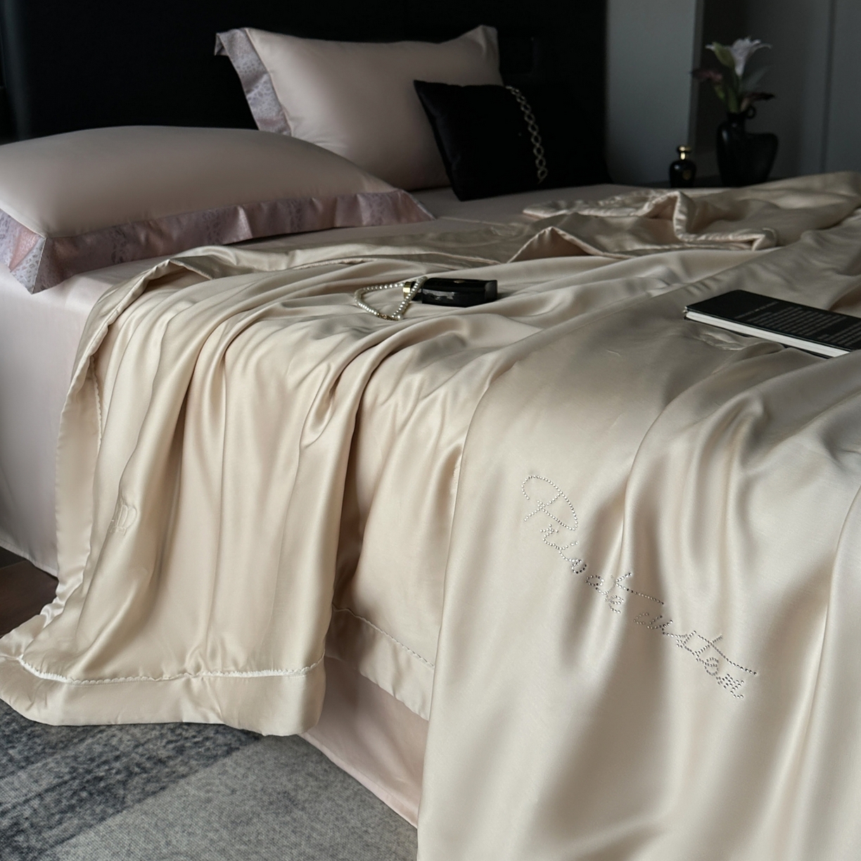 91家纺网 家纺一手货源 找家纺 摩时 2026新款纯色天丝夏被夏凉被空调被 丝悦-燕麦色