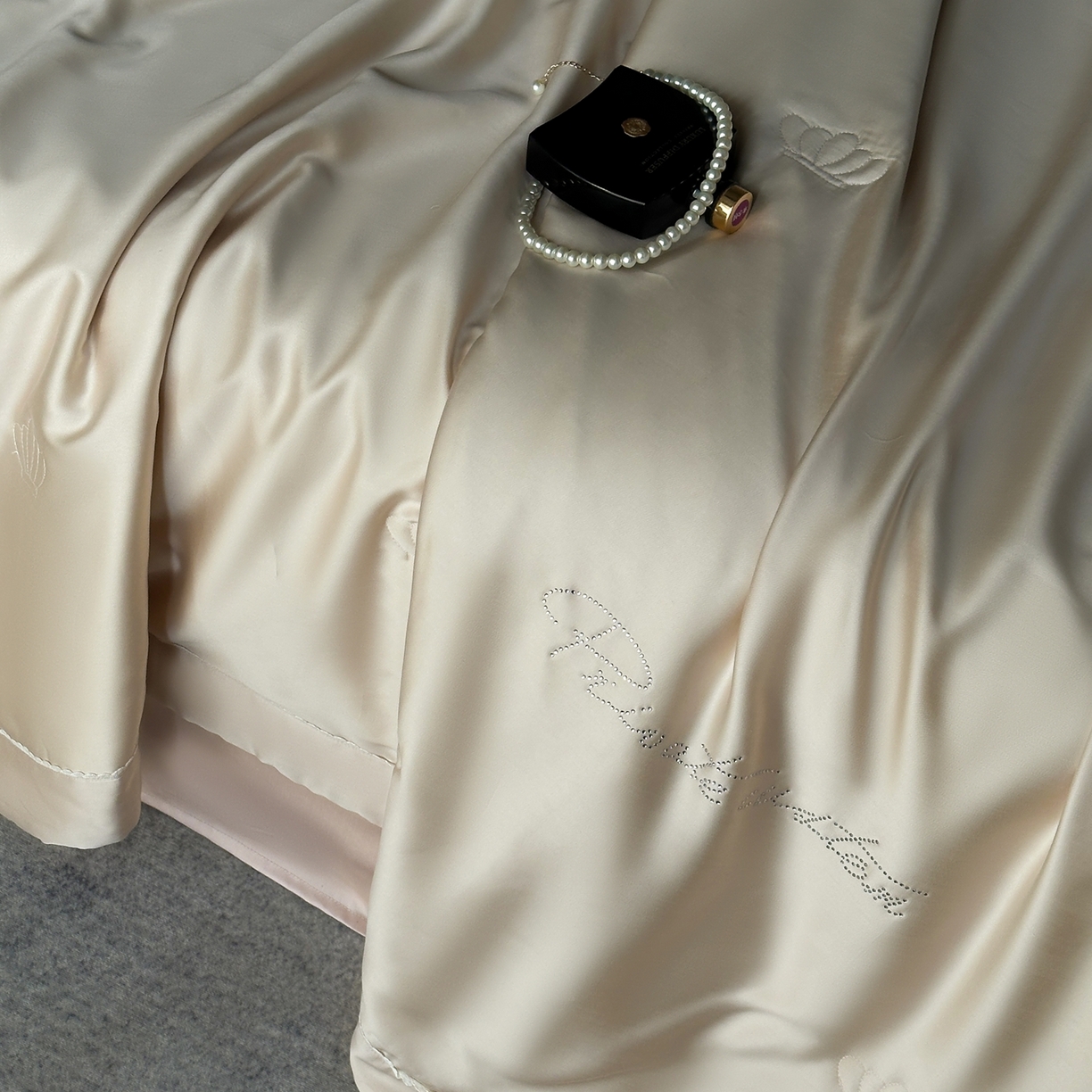 91家纺网 家纺一手货源 找家纺 摩时 2026新款纯色天丝夏被夏凉被空调被 丝悦-燕麦色