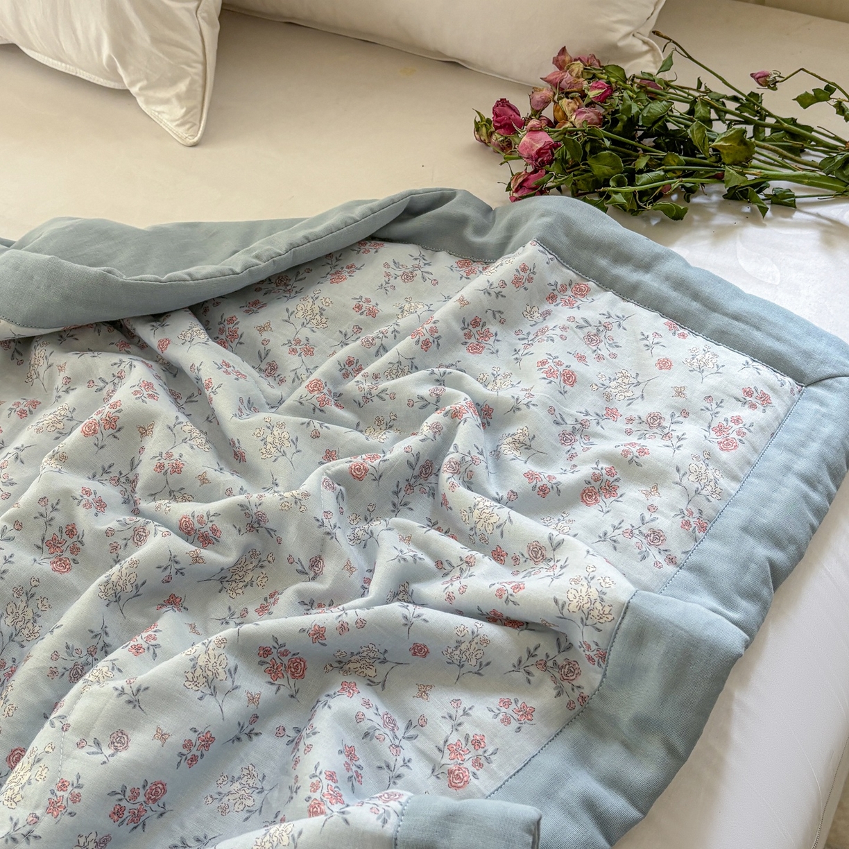 91家纺网 家纺一手货源 找家纺 摩时 2026新款全棉双层纱印花夏被夏凉被空调被 云纱-浅蓝