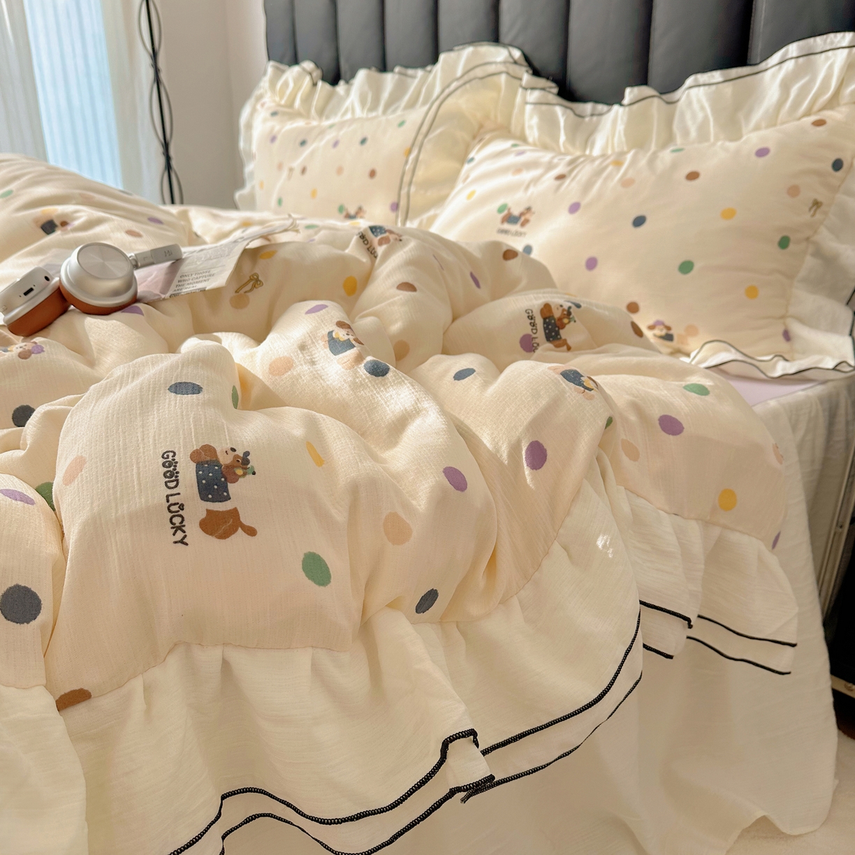 91家纺网 家纺一手货源 找家纺 韩都家居 2026春夏新款双层纱皱皱纱韩系清新风四件套 彩修狗