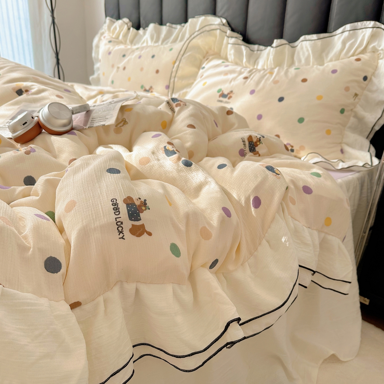 91家纺网 家纺一手货源 找家纺 韩都家居 2026春夏新款双层纱皱皱纱韩系清新风四件套 彩修狗