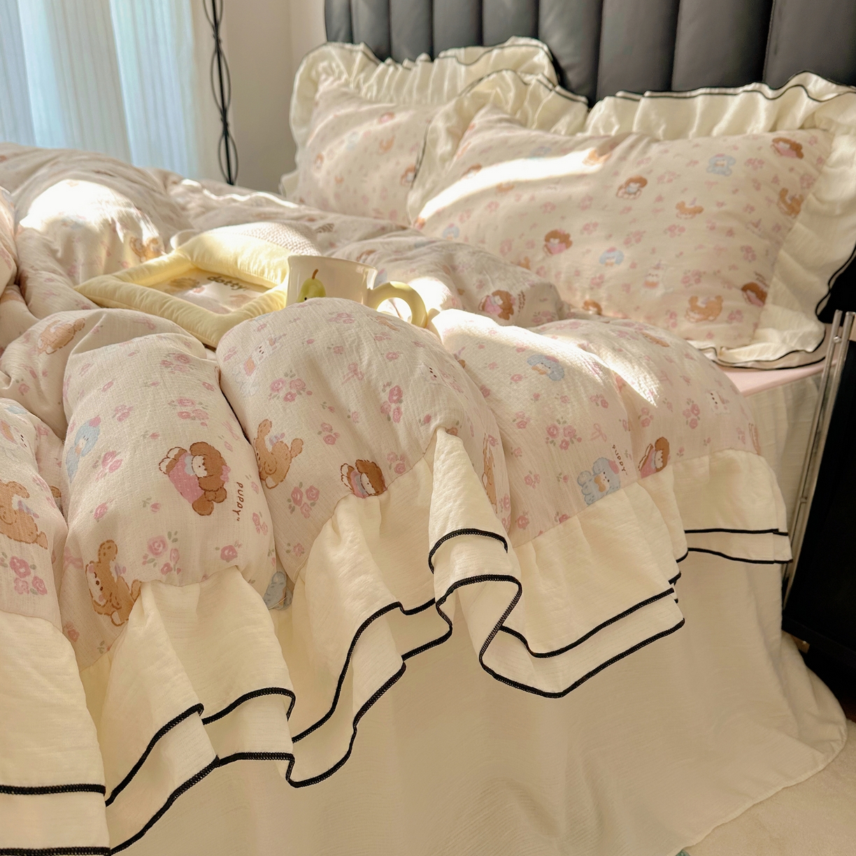 91家纺网 家纺一手货源 找家纺 韩都家居 2026春夏新款双层纱皱皱纱韩系清新风四件套 欢狗园