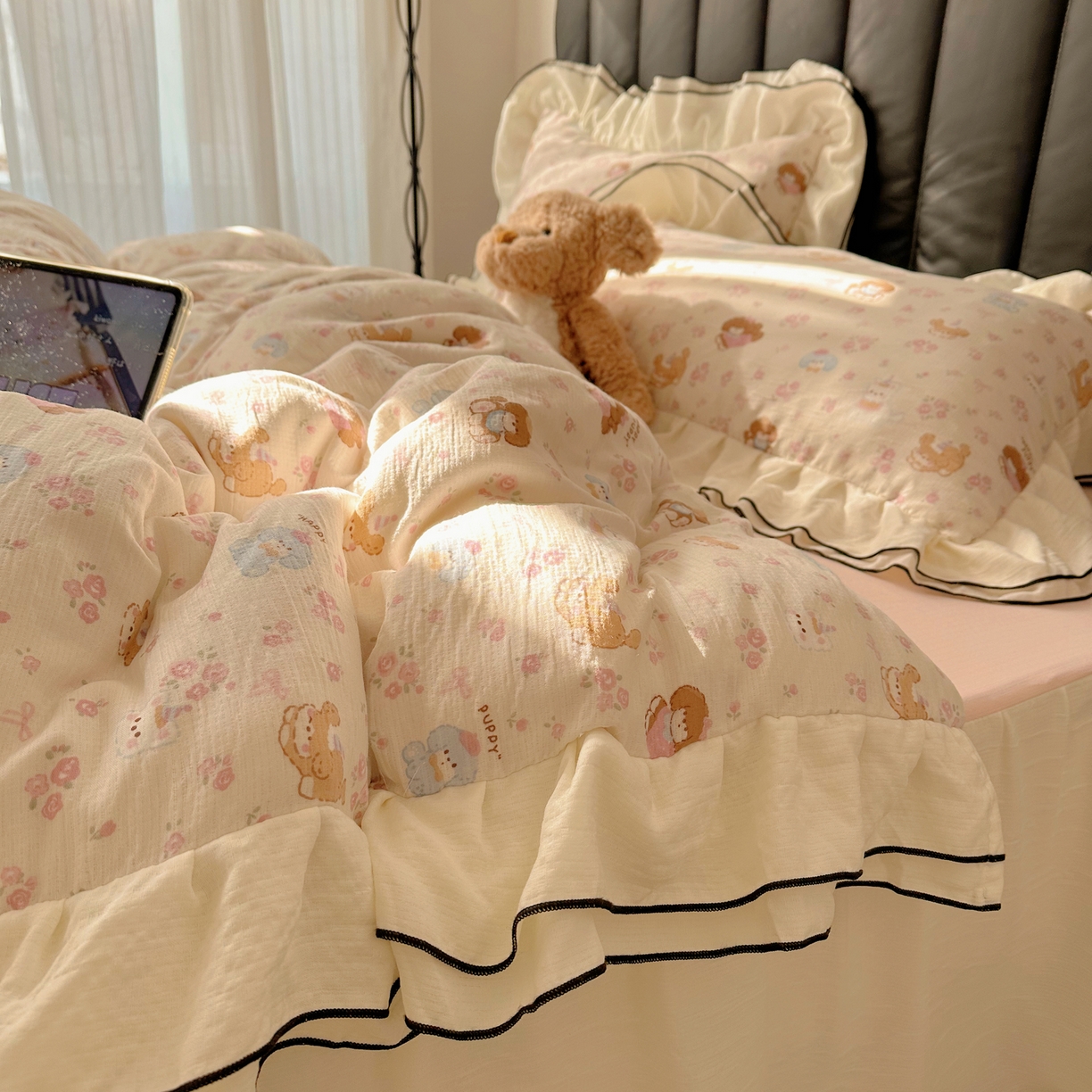 91家纺网 家纺一手货源 找家纺 韩都家居 2026春夏新款双层纱皱皱纱韩系清新风四件套 欢狗园