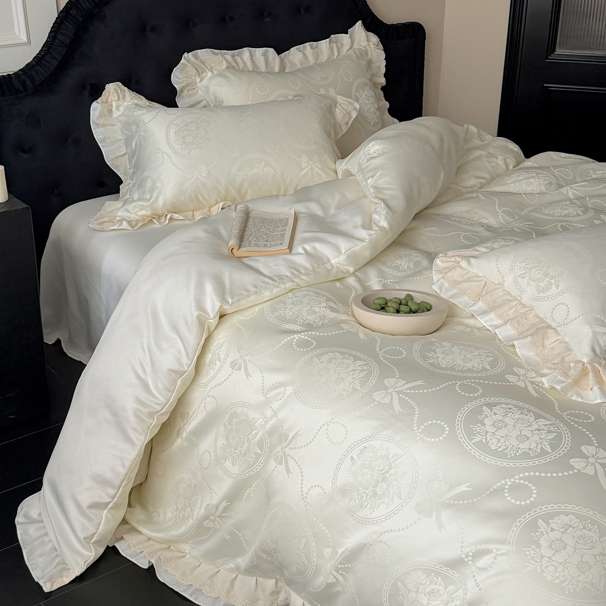 91家纺网 家纺一手货源 找家纺 优悦生活馆 2026新款花边款冰丝四件套-月光织梦 月光织梦-白