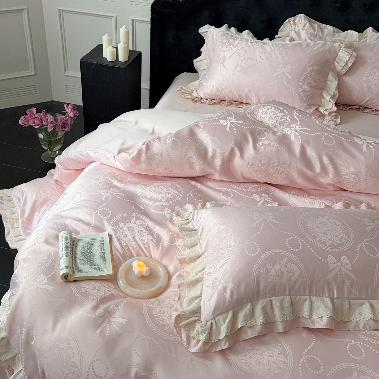 91家纺网 家纺一手货源 找家纺 优悦生活馆 2026新款花边款冰丝四件套-月光织梦 月光织梦-粉