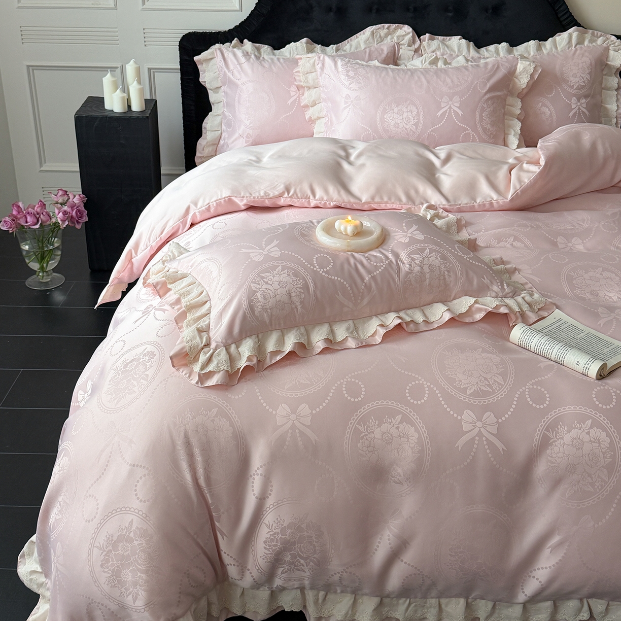 91家纺网 家纺一手货源 找家纺 优悦生活馆 2026新款花边款冰丝四件套-月光织梦 月光织梦-粉