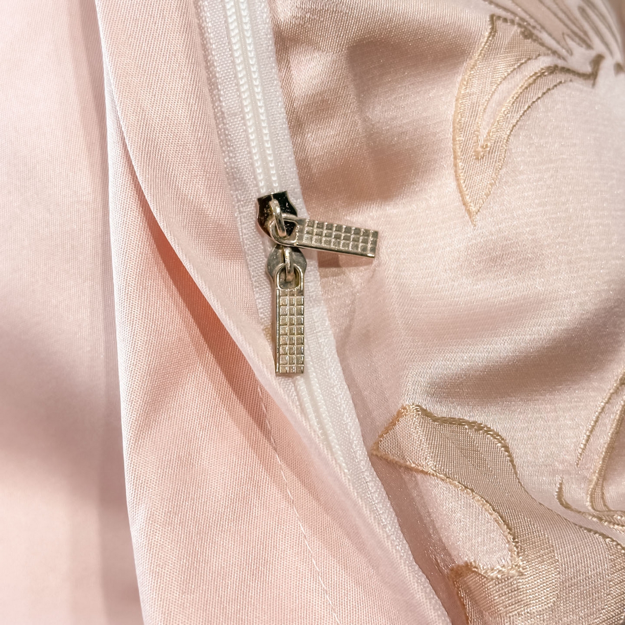 91家纺网 家纺一手货源 找家纺 （总）宇航家纺 2026新款金丝立体浮雕提花水洗真丝天丝四件套