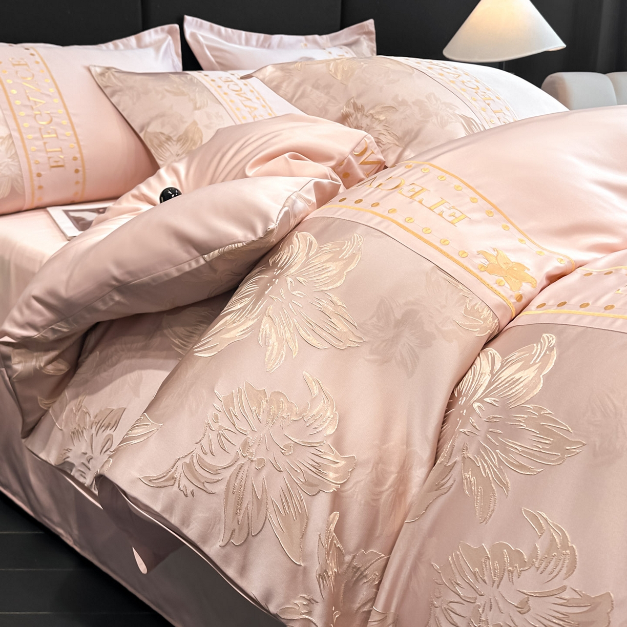 91家纺网 家纺一手货源 找家纺 （总）宇航家纺 2026新款金丝立体浮雕提花水洗真丝天丝四件套