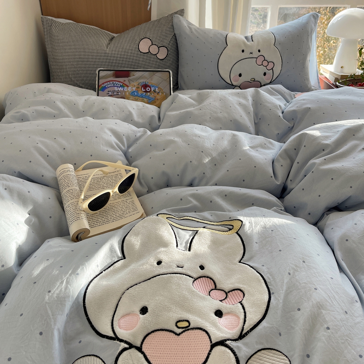 91家纺网 家纺一手货源 找家纺 沐慕 2026新款大贴布绣云朵棉四件套 爱心兔兔