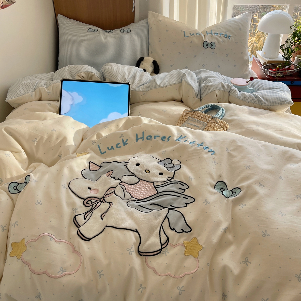 91家纺网 家纺一手货源 找家纺 沐慕 2026新款大贴布绣云朵棉四件套 木马猫咪