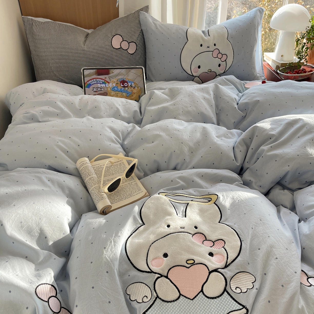 91家纺网 家纺一手货源 找家纺 沐慕 2026新款大贴布绣云朵棉四件套 爱心兔兔