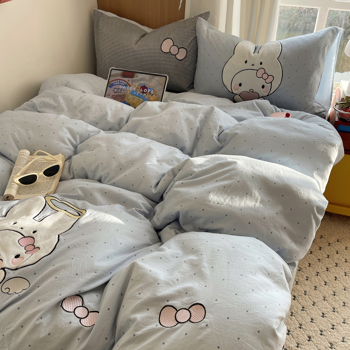 91家纺网 家纺一手货源 找家纺 沐慕 2026新款大贴布绣云朵棉四件套 爱心兔兔