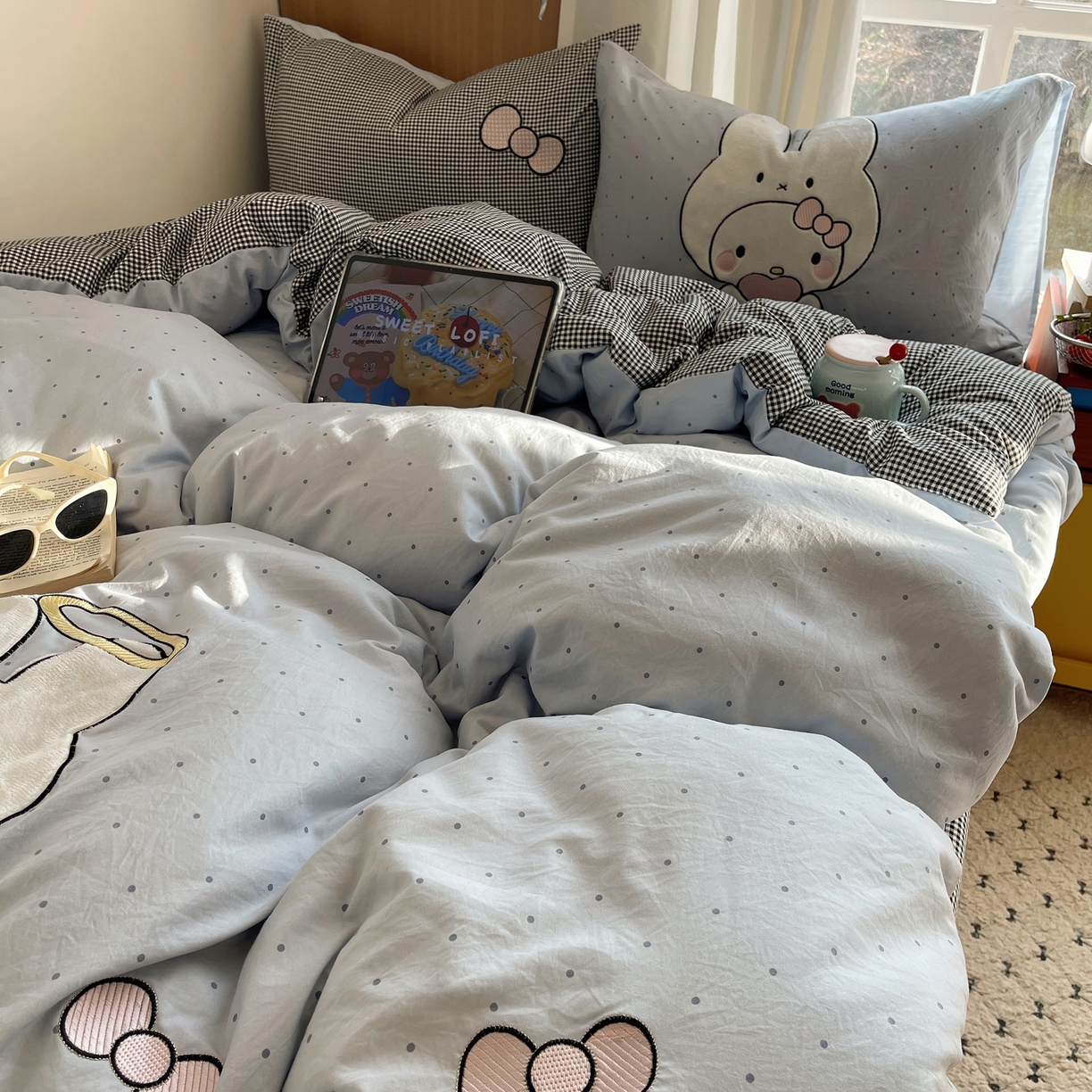 91家纺网 家纺一手货源 找家纺 沐慕 2026新款大贴布绣云朵棉四件套 爱心兔兔