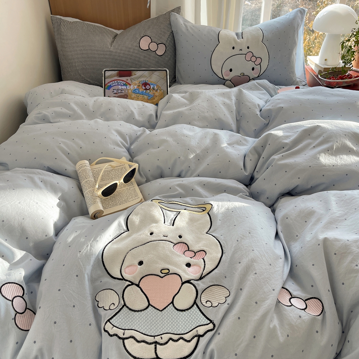 91家纺网 家纺一手货源 找家纺 沐慕 2026新款大贴布绣云朵棉四件套 爱心兔兔