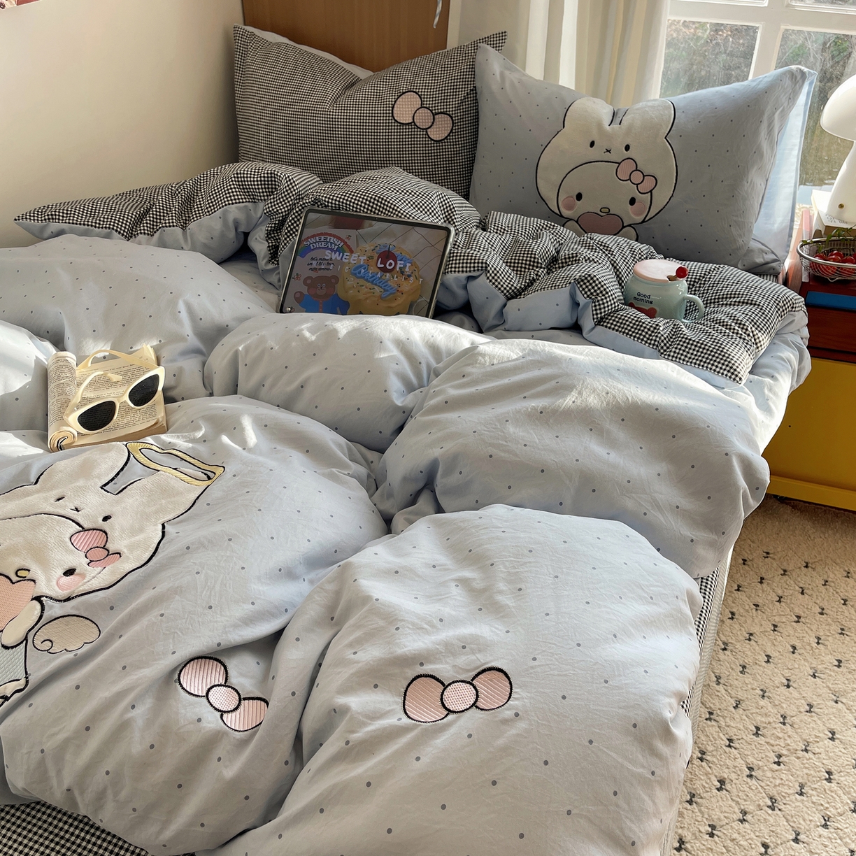 91家纺网 家纺一手货源 找家纺 沐慕 2026新款大贴布绣云朵棉四件套 爱心兔兔