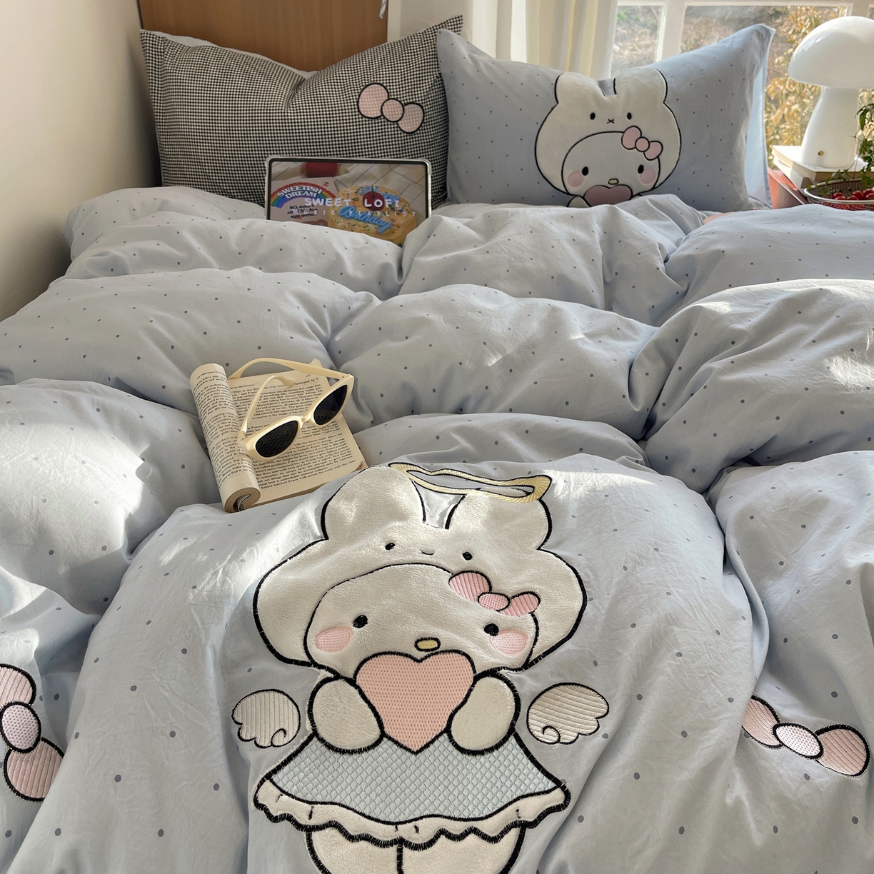 91家纺网 家纺一手货源 找家纺 沐慕 2026新款大贴布绣云朵棉四件套 爱心兔兔