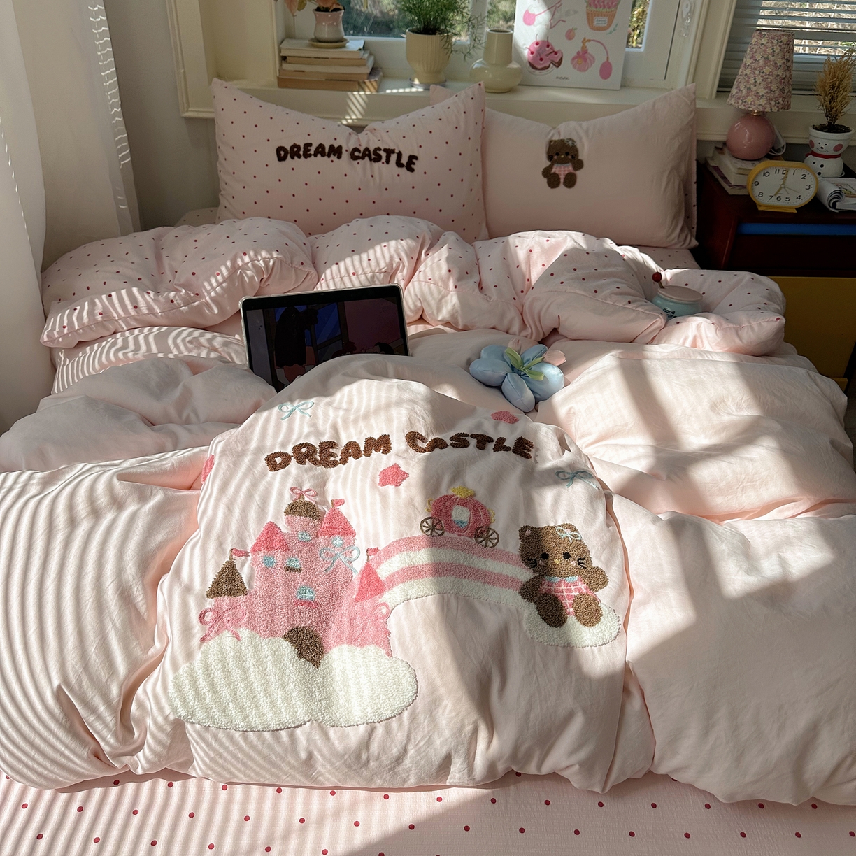 91家纺网 家纺一手货源 找家纺 （总）顾里家纺 2026春夏新款ins可爱风云朵毛巾绣四件套（会员-3元  床笠定制不退换0