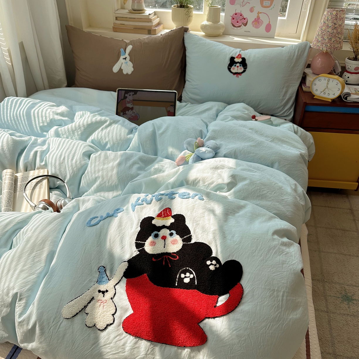 91家纺网 家纺一手货源 找家纺 顾里家纺 2026春夏新款ins可爱风云朵毛巾绣四件套（会员-3元  床笠定制不退换0 杯子猫