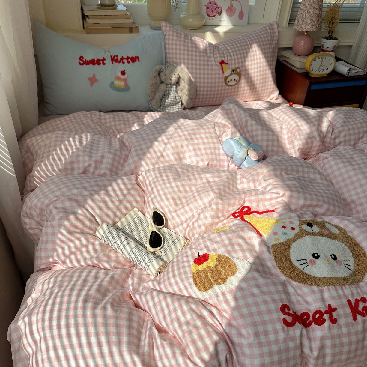 91家纺网 家纺一手货源 找家纺 顾里家纺 2026春夏新款ins可爱风云朵毛巾绣四件套（会员-3元  床笠定制不退换0 冰淇淋猫