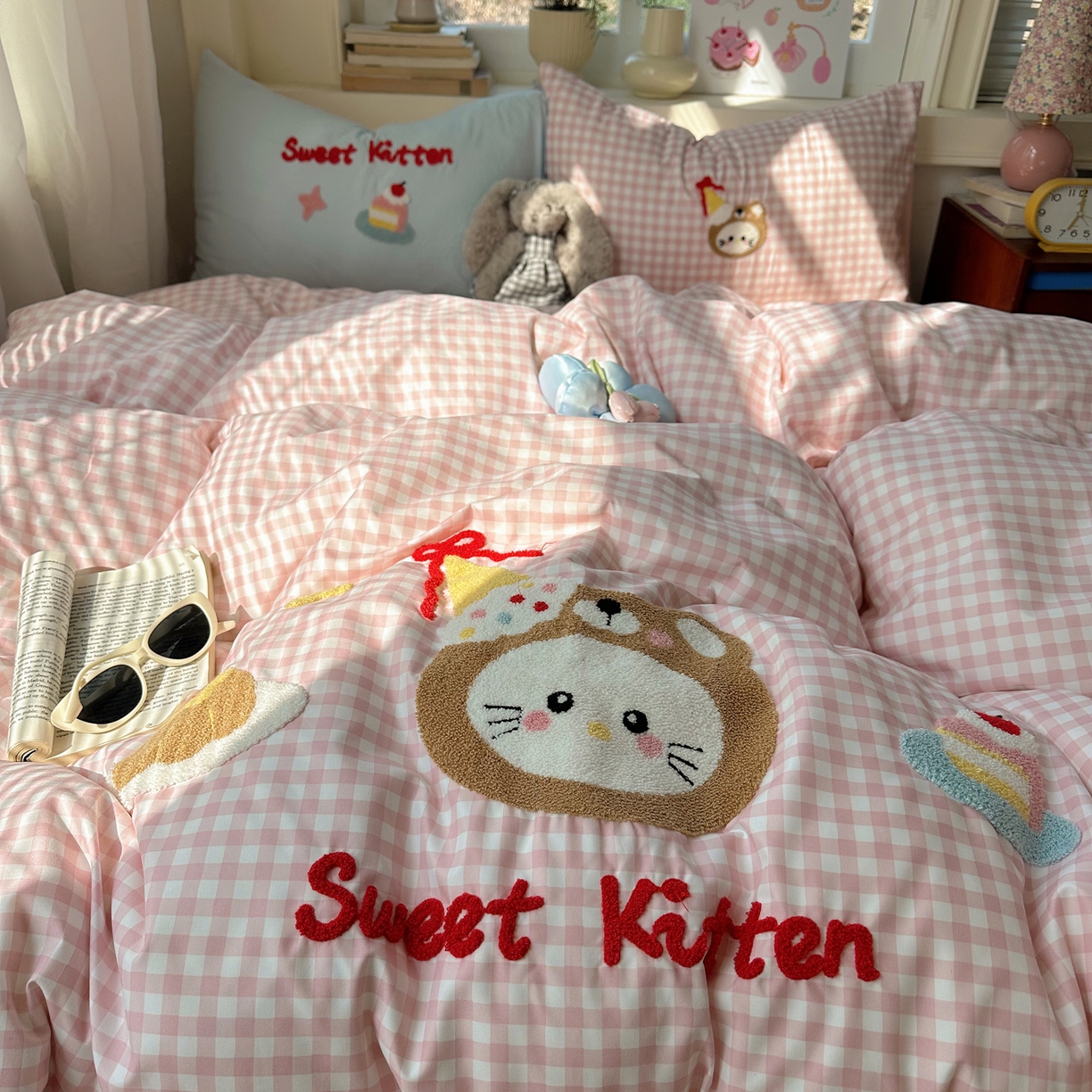 91家纺网 家纺一手货源 找家纺 顾里家纺 2026春夏新款ins可爱风云朵毛巾绣四件套（会员-3元  床笠定制不退换0 冰淇淋猫