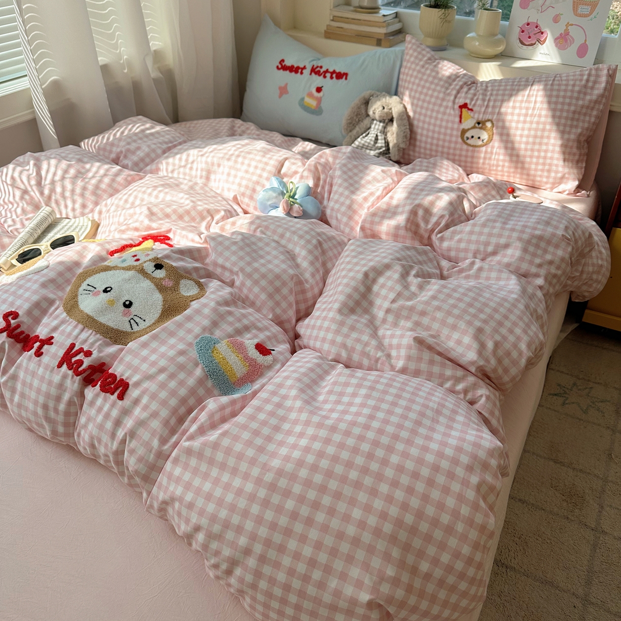 91家纺网 家纺一手货源 找家纺 顾里家纺 2026春夏新款ins可爱风云朵毛巾绣四件套（会员-3元  床笠定制不退换0 冰淇淋猫