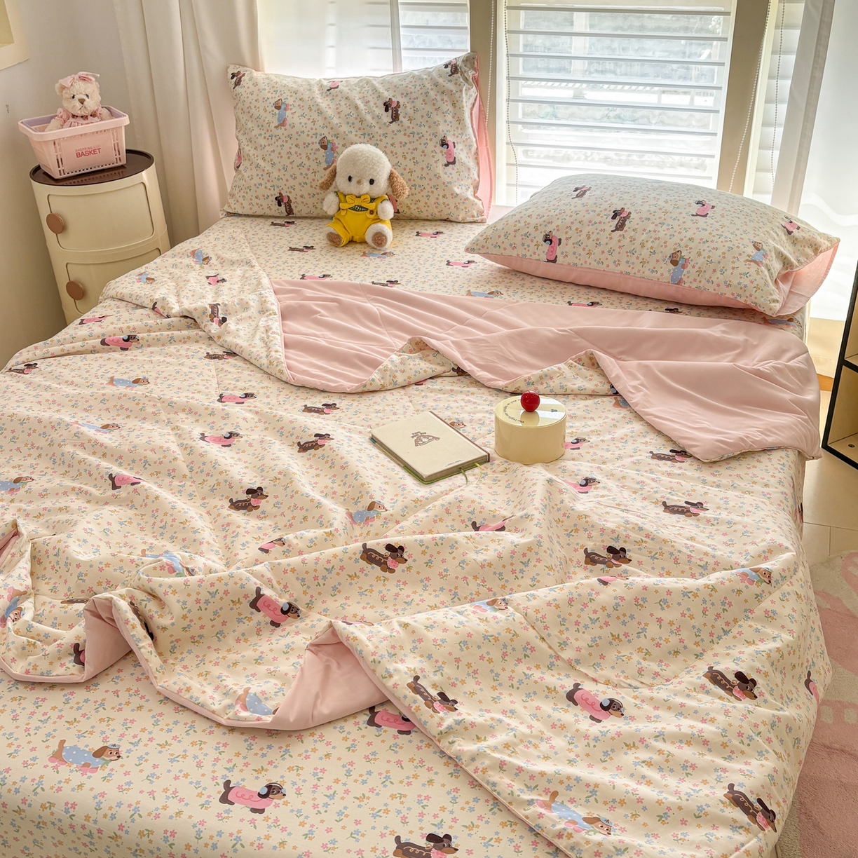 91家纺网 家纺一手货源 找家纺 雅居纺家纺 2026新款A版全棉B版凉感夏被夏凉被空调被 夏被 碎花腊肠狗