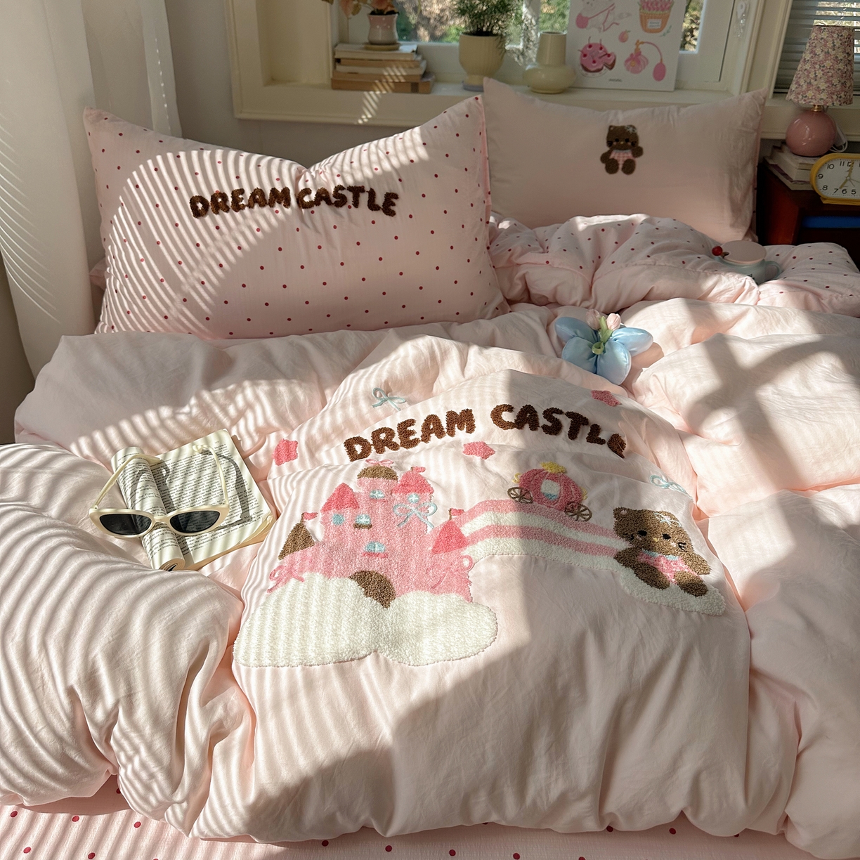 91家纺网 家纺一手货源 找家纺 顾里家纺 2026春夏新款ins可爱风云朵毛巾绣四件套（会员-3元  床笠定制不退换0 城堡喵喵