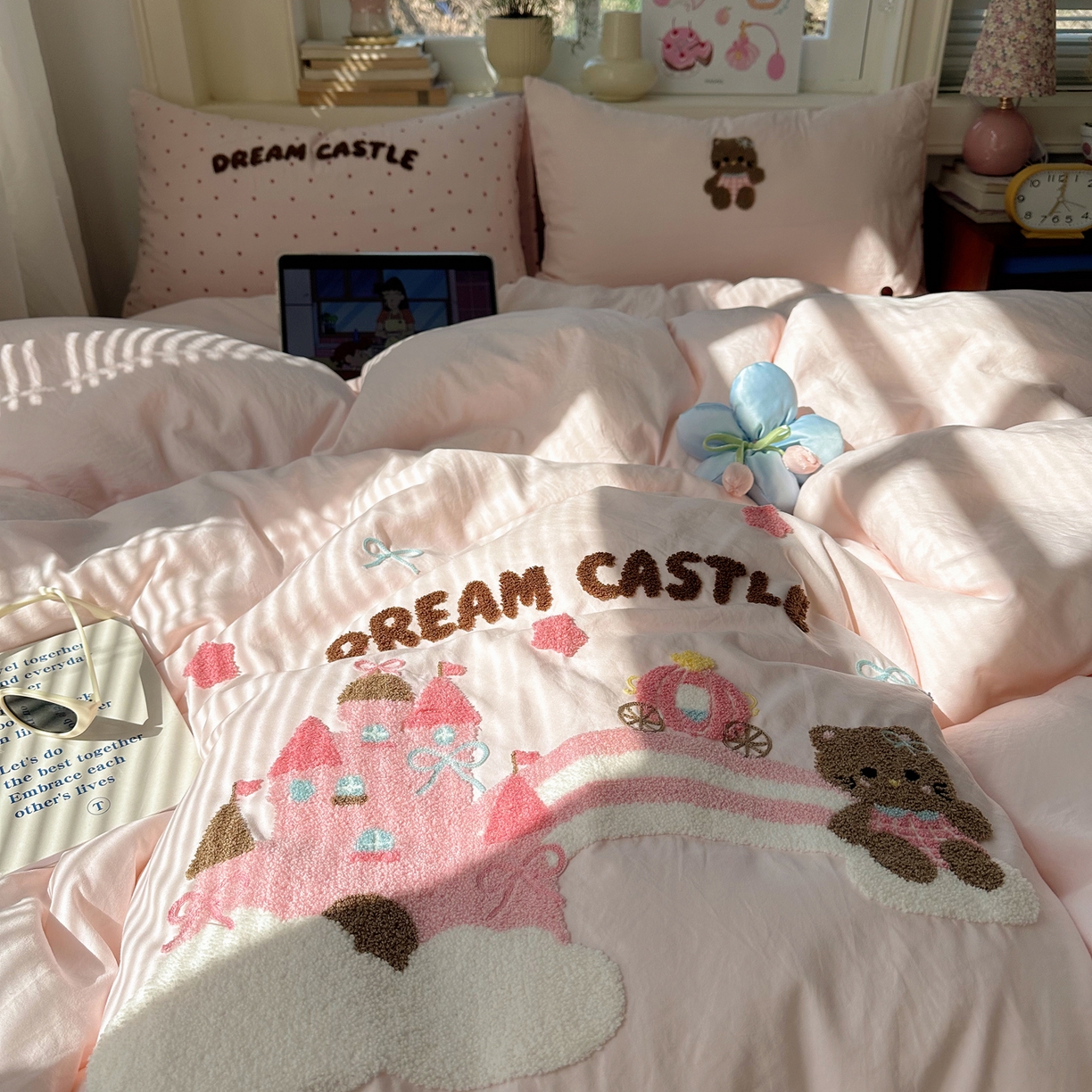 91家纺网 家纺一手货源 找家纺 顾里家纺 2026春夏新款ins可爱风云朵毛巾绣四件套（会员-3元  床笠定制不退换0 城堡喵喵