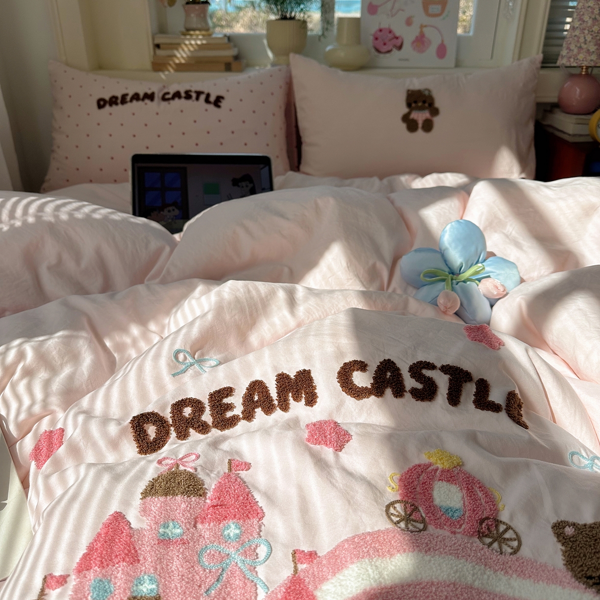 91家纺网 家纺一手货源 找家纺 顾里家纺 2026春夏新款ins可爱风云朵毛巾绣四件套（会员-3元  床笠定制不退换0 城堡喵喵