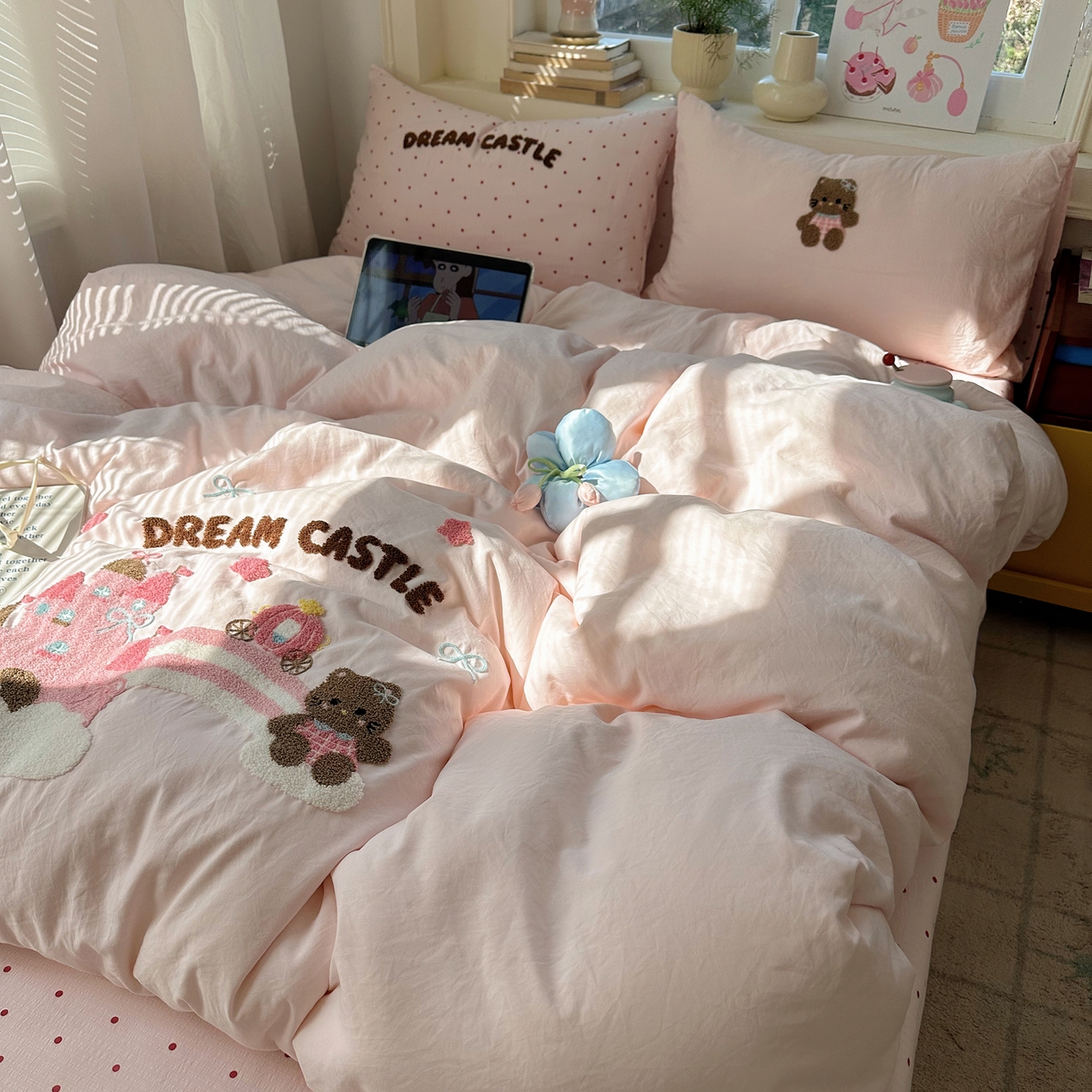 91家纺网 家纺一手货源 找家纺 顾里家纺 2026春夏新款ins可爱风云朵毛巾绣四件套（会员-3元  床笠定制不退换0 城堡喵喵