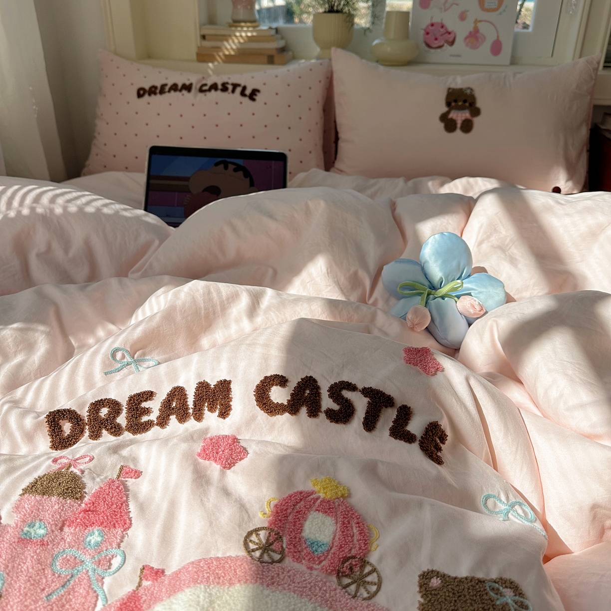 91家纺网 家纺一手货源 找家纺 顾里家纺 2026春夏新款ins可爱风云朵毛巾绣四件套（会员-3元  床笠定制不退换0 城堡喵喵