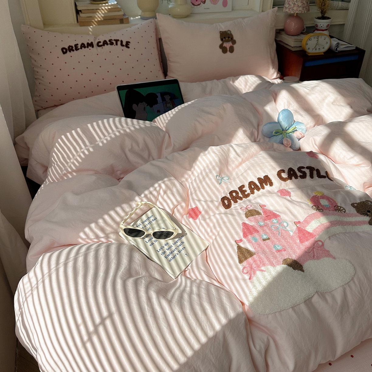 91家纺网 家纺一手货源 找家纺 顾里家纺 2026春夏新款ins可爱风云朵毛巾绣四件套（会员-3元  床笠定制不退换0 城堡喵喵