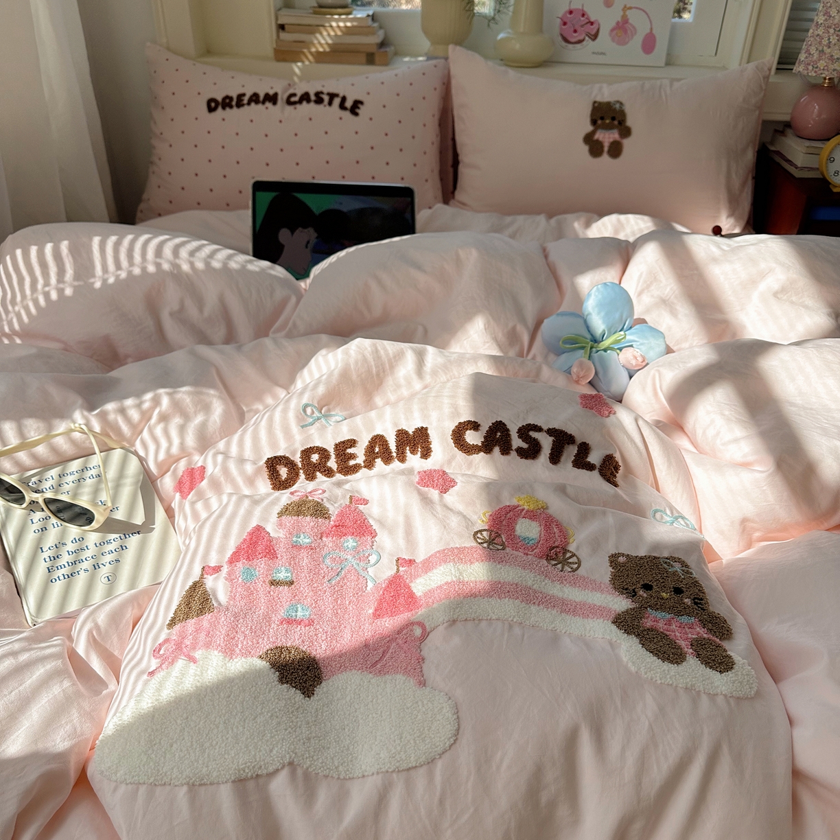 91家纺网 家纺一手货源 找家纺 顾里家纺 2026春夏新款ins可爱风云朵毛巾绣四件套（会员-3元  床笠定制不退换0 城堡喵喵