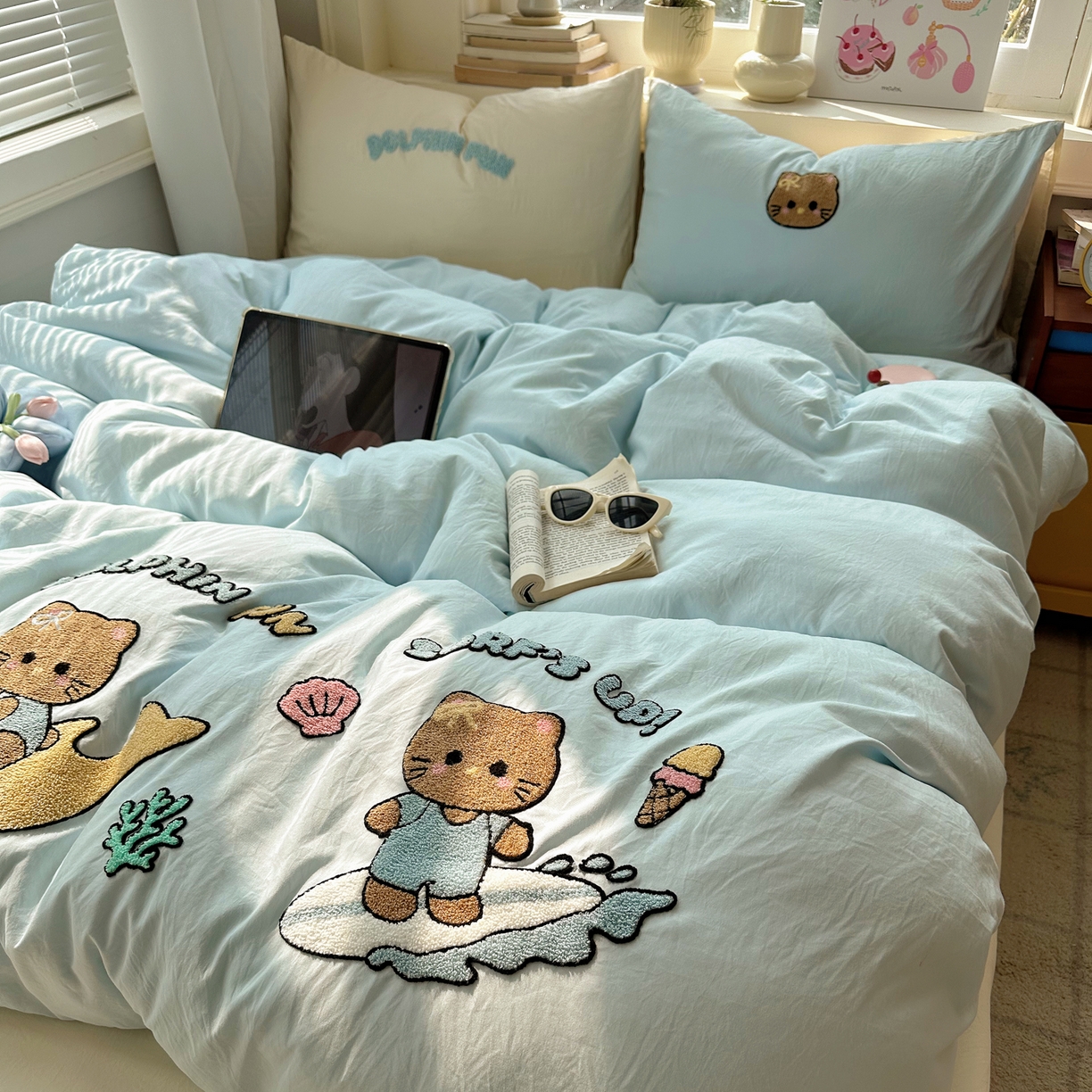 91家纺网 家纺一手货源 找家纺 顾里家纺 2026春夏新款ins可爱风云朵毛巾绣四件套（会员-3元  床笠定制不退换0 冲浪黑皮猫