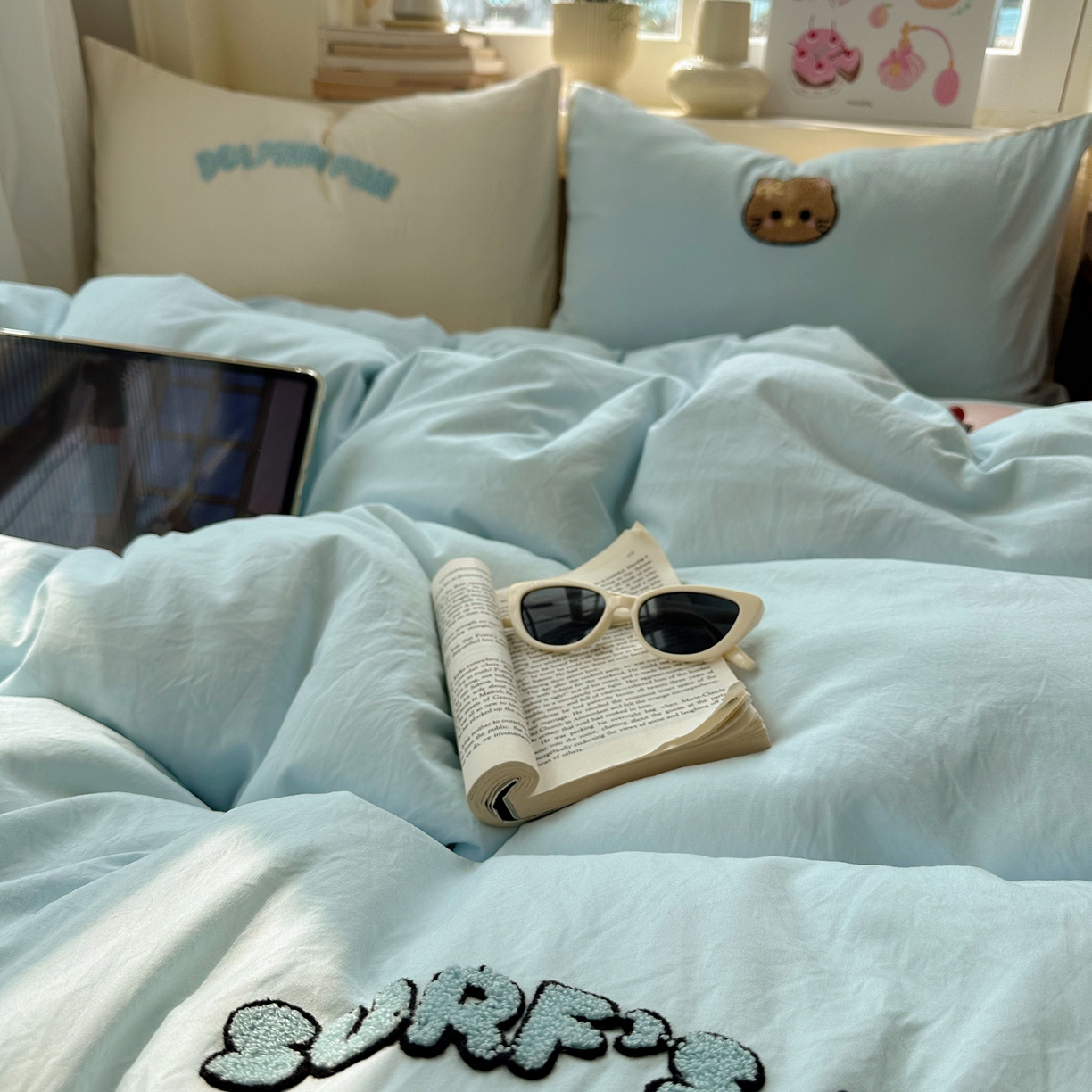 91家纺网 家纺一手货源 找家纺 顾里家纺 2026春夏新款ins可爱风云朵毛巾绣四件套（会员-3元  床笠定制不退换0 冲浪黑皮猫