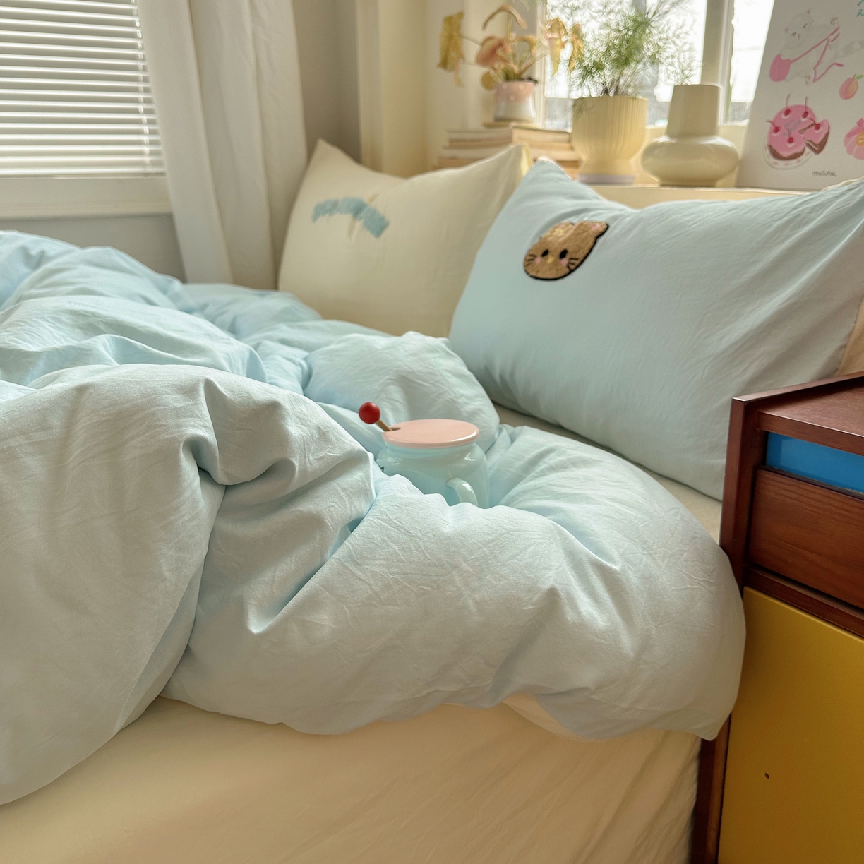 91家纺网 家纺一手货源 找家纺 顾里家纺 2026春夏新款ins可爱风云朵毛巾绣四件套（会员-3元  床笠定制不退换0 冲浪黑皮猫