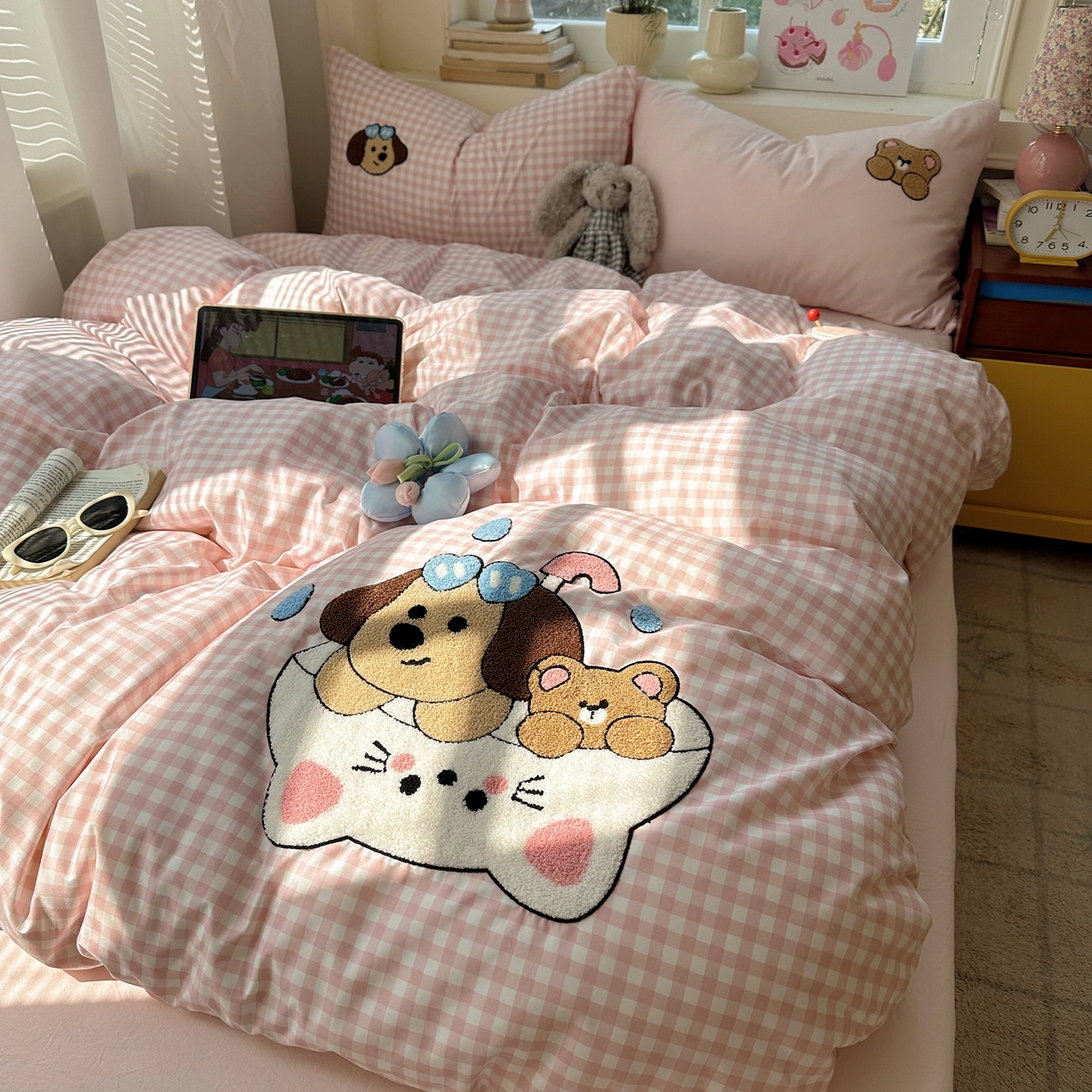 91家纺网 家纺一手货源 找家纺 顾里家纺 2026春夏新款ins可爱风云朵毛巾绣四件套（会员-3元  床笠定制不退换0 狗狗好友