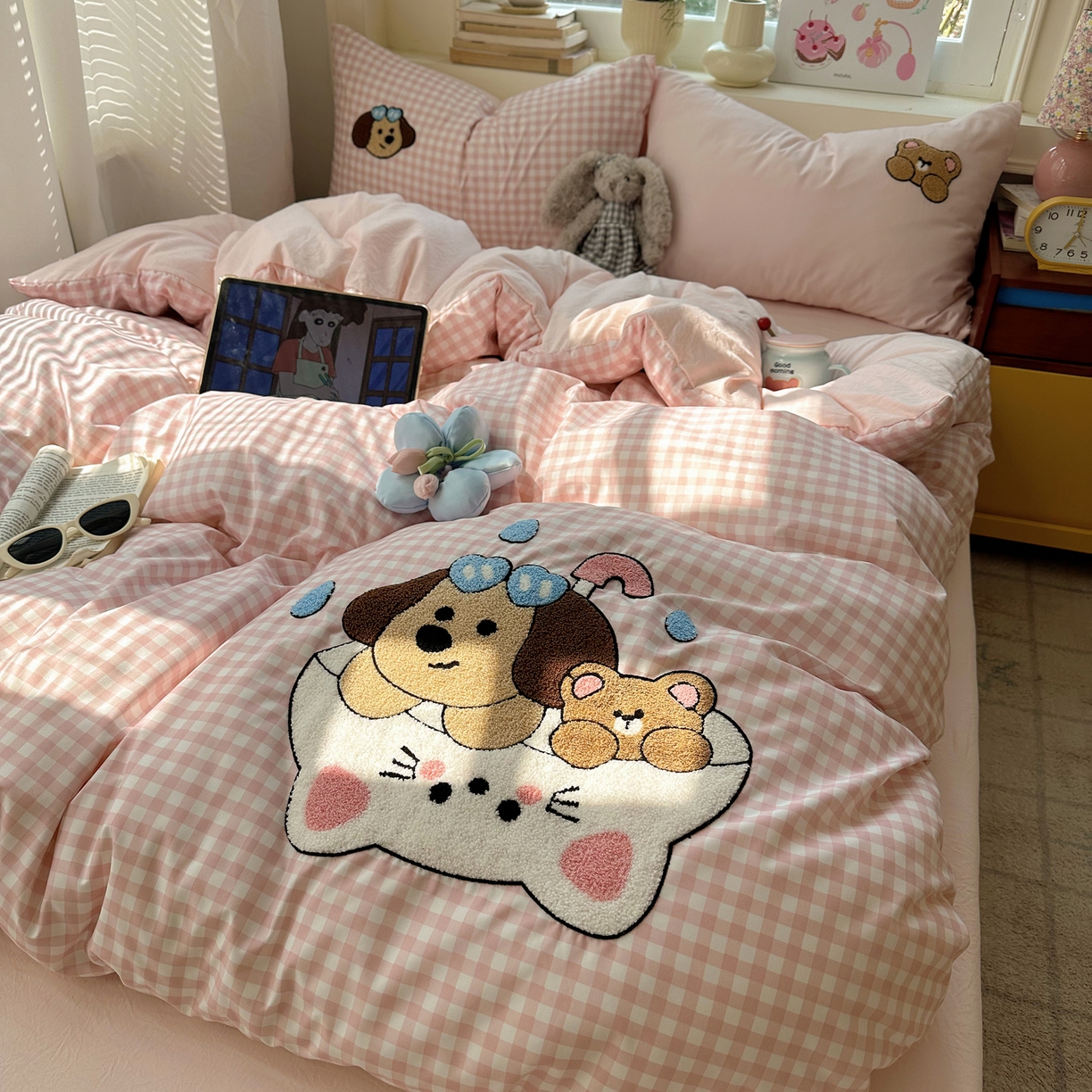 91家纺网 家纺一手货源 找家纺 顾里家纺 2026春夏新款ins可爱风云朵毛巾绣四件套（会员-3元  床笠定制不退换0 狗狗好友