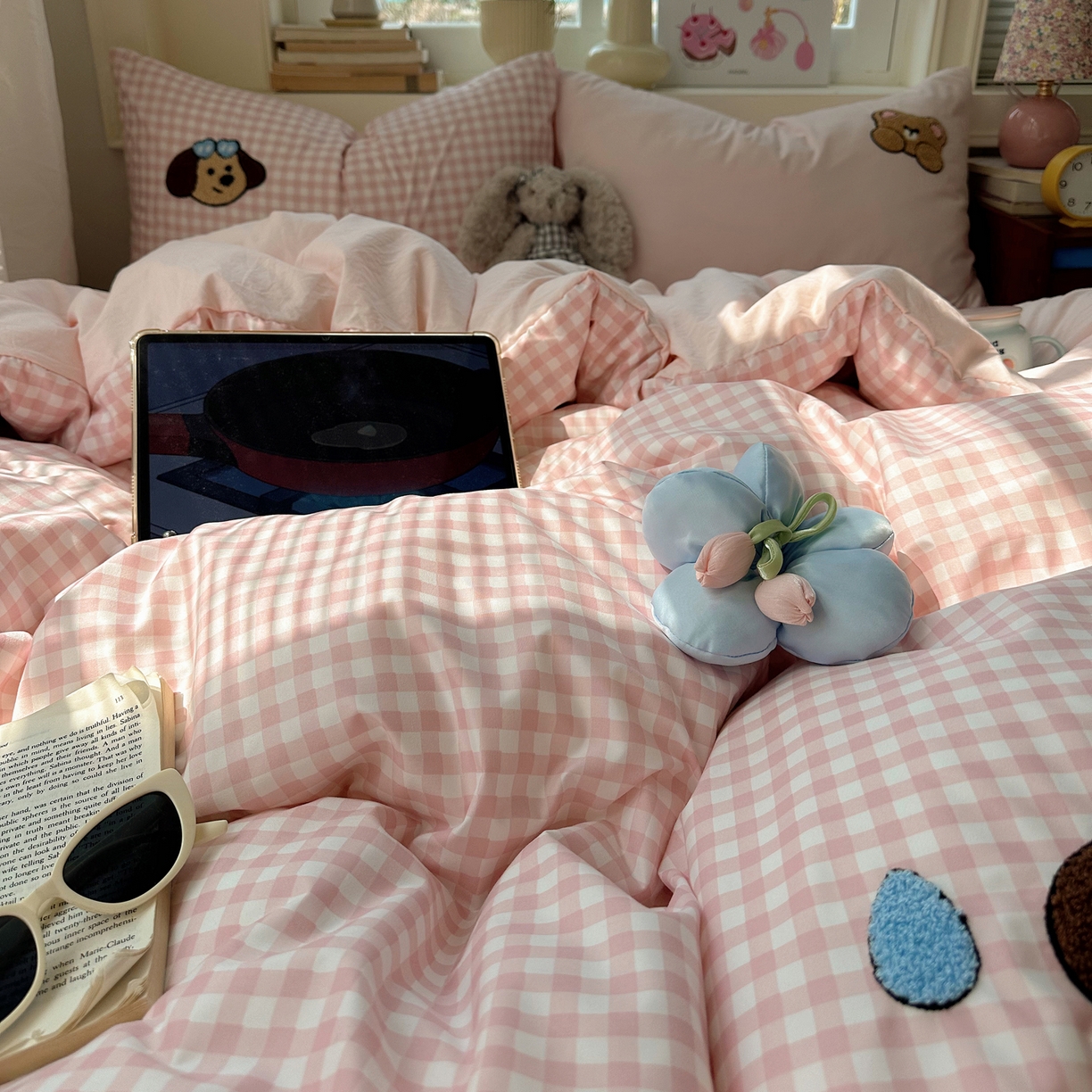 91家纺网 家纺一手货源 找家纺 顾里家纺 2026春夏新款ins可爱风云朵毛巾绣四件套（会员-3元  床笠定制不退换0 狗狗好友