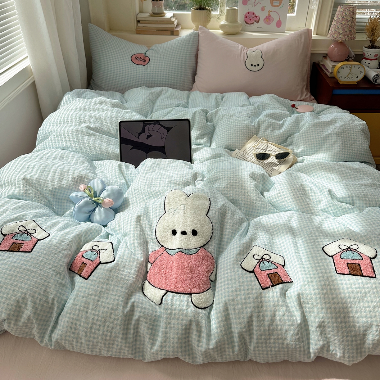 91家纺网 家纺一手货源 找家纺 顾里家纺 2026春夏新款ins可爱风云朵毛巾绣四件套（会员-3元  床笠定制不退换0 乖乖兔