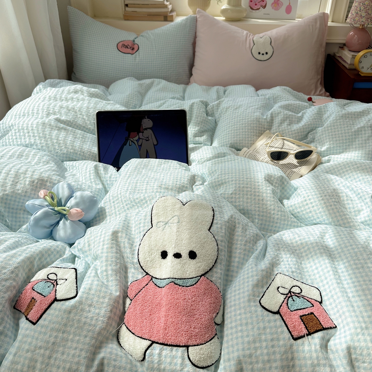 91家纺网 家纺一手货源 找家纺 顾里家纺 2026春夏新款ins可爱风云朵毛巾绣四件套（会员-3元  床笠定制不退换0 乖乖兔