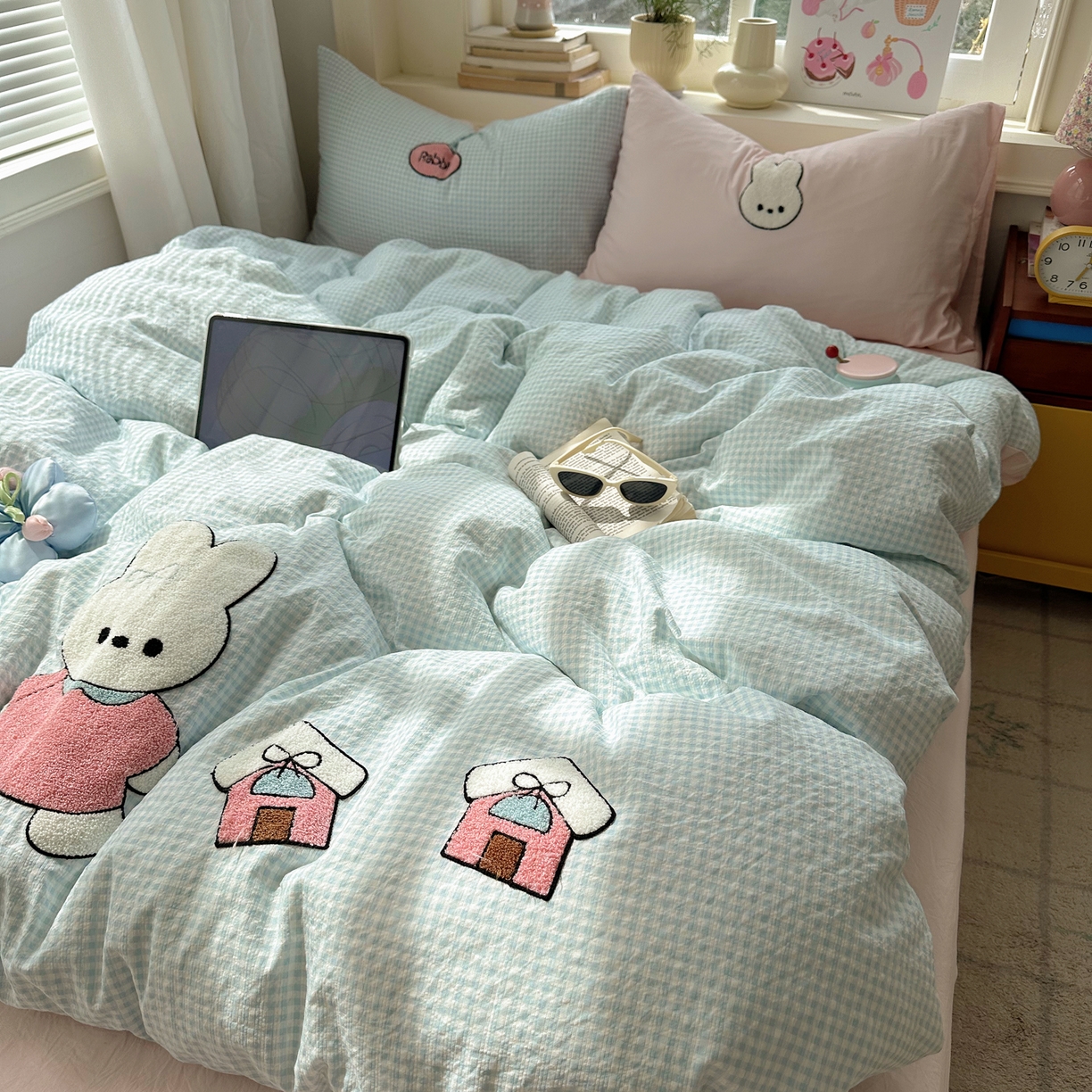 91家纺网 家纺一手货源 找家纺 顾里家纺 2026春夏新款ins可爱风云朵毛巾绣四件套（会员-3元  床笠定制不退换0 乖乖兔