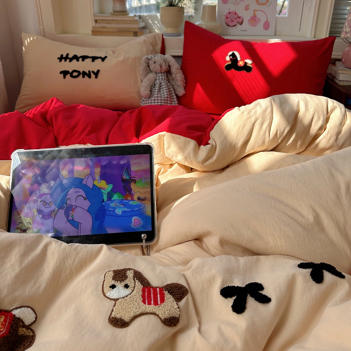 91家纺网 家纺一手货源 找家纺 顾里家纺 2026春夏新款ins可爱风云朵毛巾绣四件套（会员-3元  床笠定制不退换0 红马驹