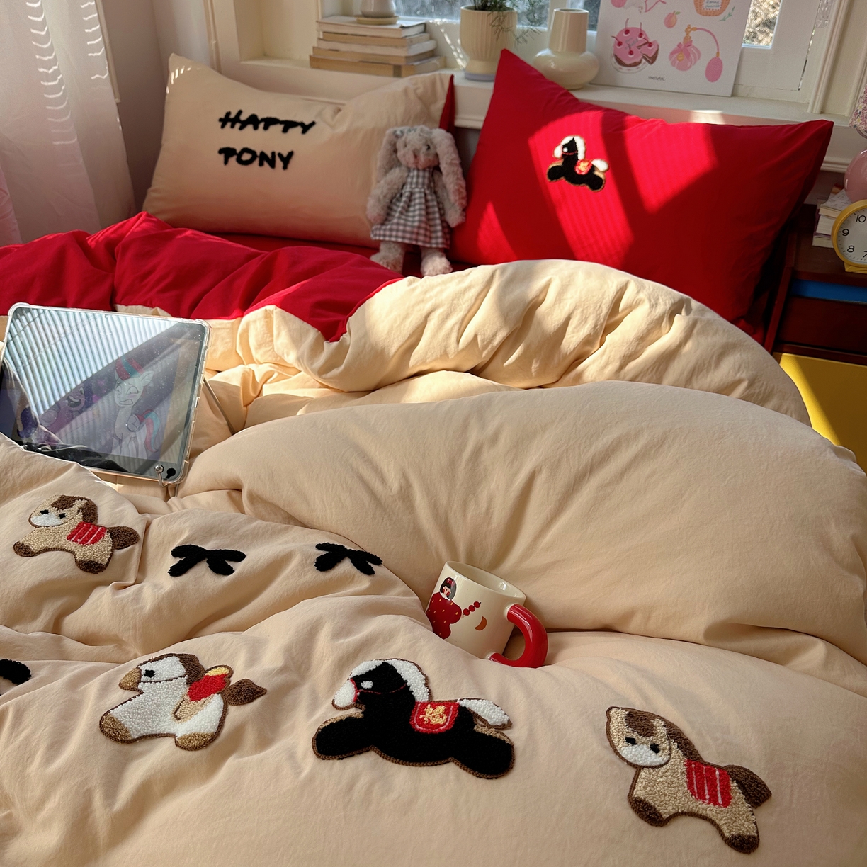 91家纺网 家纺一手货源 找家纺 顾里家纺 2026春夏新款ins可爱风云朵毛巾绣四件套（会员-3元  床笠定制不退换0 红马驹