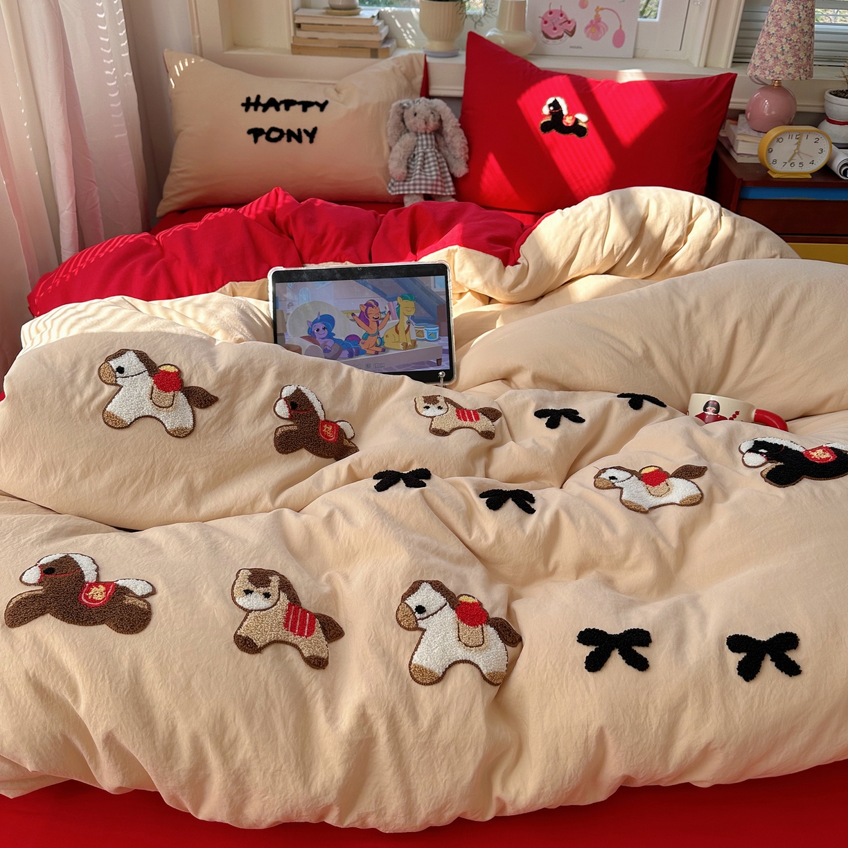 91家纺网 家纺一手货源 找家纺 顾里家纺 2026春夏新款ins可爱风云朵毛巾绣四件套（会员-3元  床笠定制不退换0 红马驹