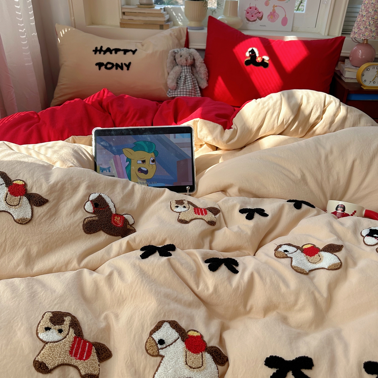 91家纺网 家纺一手货源 找家纺 顾里家纺 2026春夏新款ins可爱风云朵毛巾绣四件套（会员-3元  床笠定制不退换0 红马驹